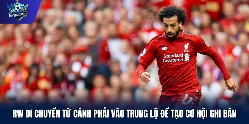RW di chuyển từ cánh phải vào trung lộ để tạo cơ hội ghi bàn